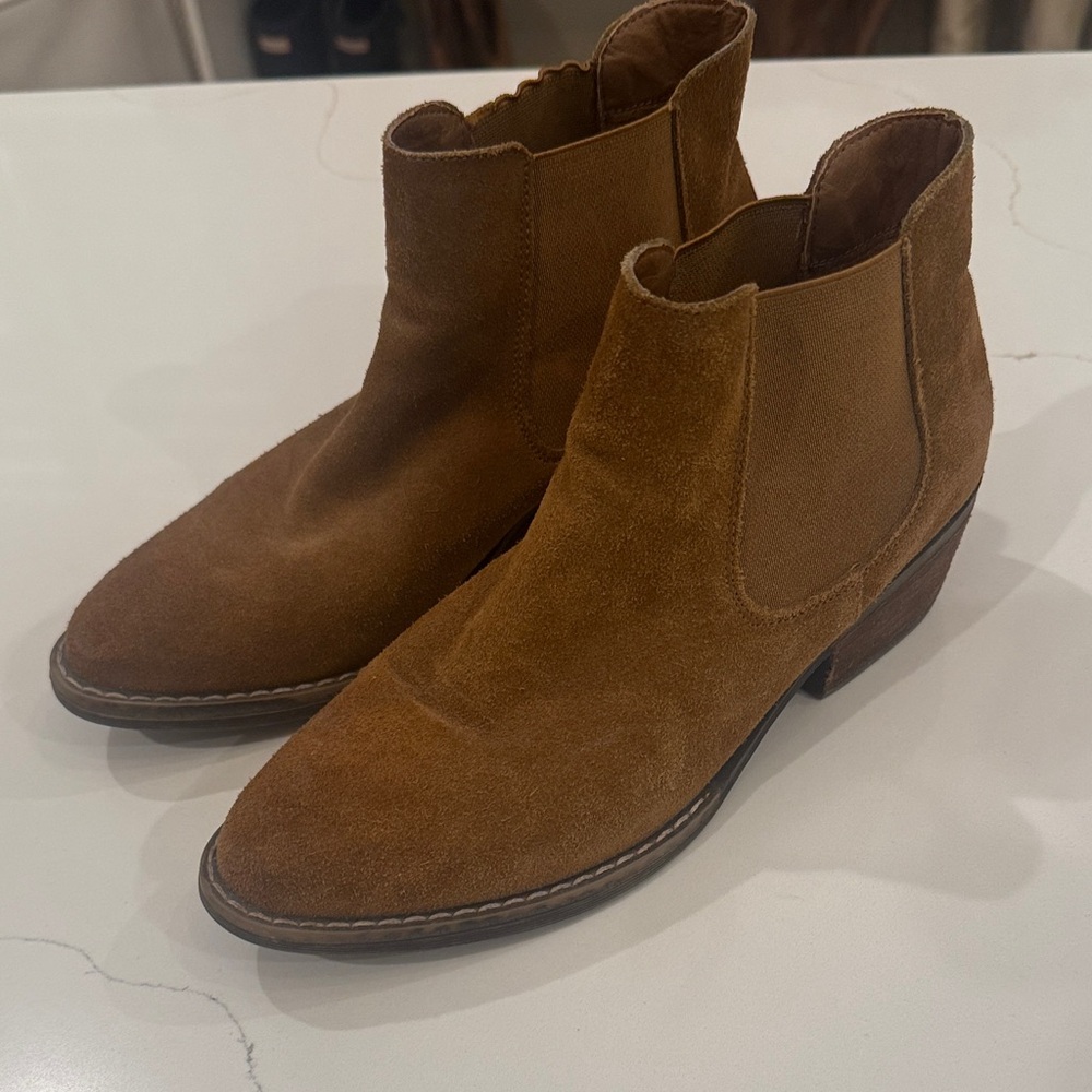 Wild Diva Tan Suede Ankle Booties Size 7